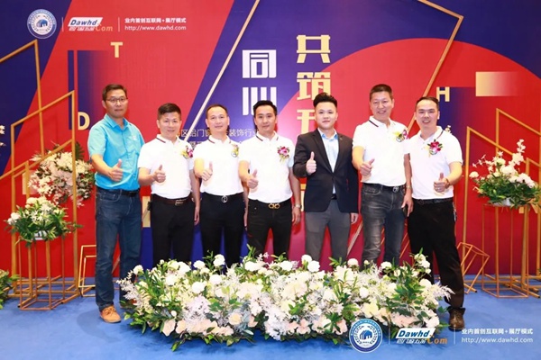 雄星铝业再次被授予“南海区铝门窗五金装饰行业协会理事单位”