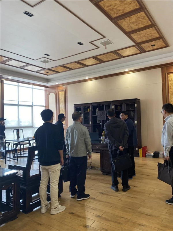 艾格木精装顶墙迎接县领导莅临参观指导工作