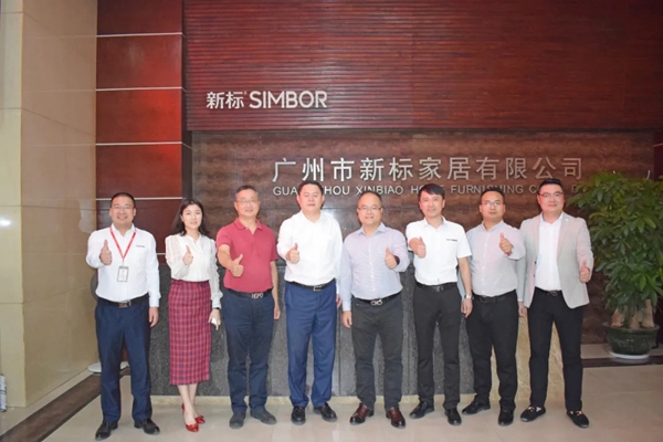 全国工商联家具装饰业商会和广东省门业协会考察团赴新标参观交流