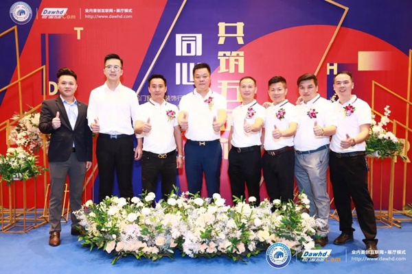雄星铝业再次被授予“南海区铝门窗五金装饰行业协会理事单位”