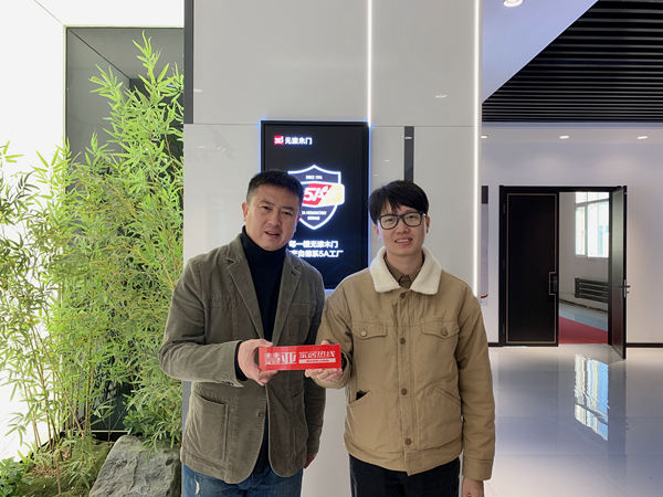 慧亚考察团实地走访3D无漆木门，深度剖析品牌实力！