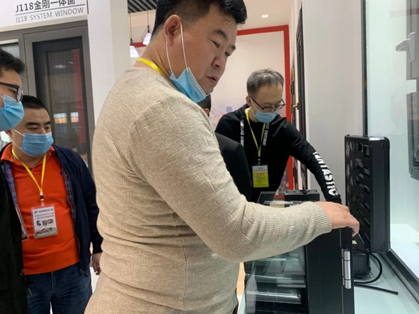 乔居门窗携多款产品参加第十一届中国（临朐）家居门窗博览会