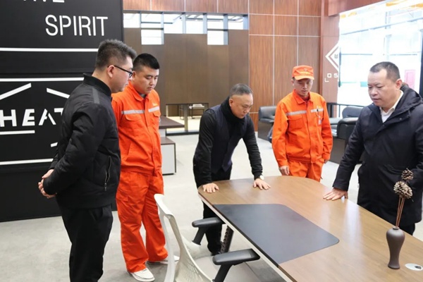 重庆市家居行业商会、四川省家具制造行业协会一行人莅临忠旺全铝家具参观考察