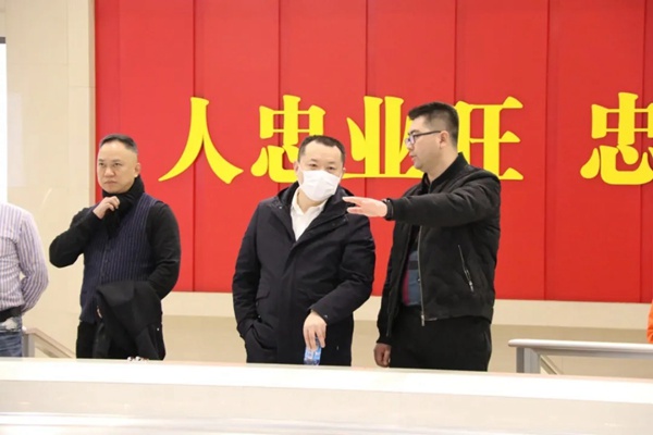 重庆市家居行业商会、四川省家具制造行业协会一行人莅临忠旺全铝家具参观考察
