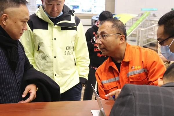 重庆市家居行业商会、四川省家具制造行业协会一行人莅临忠旺全铝家具参观考察