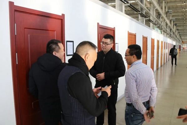 重庆市家居行业商会、四川省家具制造行业协会一行人莅临忠旺全铝家具参观考察
