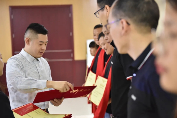 安柏瑞门窗10月员工大会圆满召开
