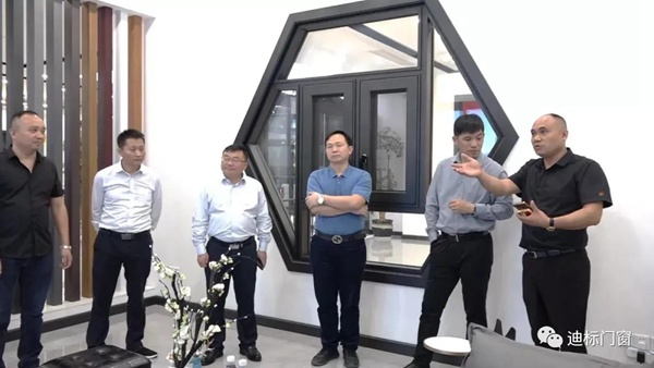 安义县县委常委黄剑魁一行领导莅临迪标门窗走访调研