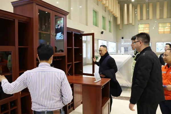 重庆市家居行业商会、四川省家具制造行业协会一行人莅临忠旺全铝家具参观考察