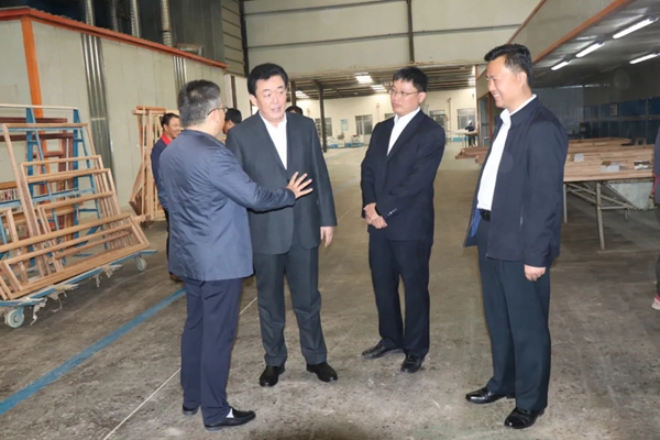邹平市委书记皮台田来山东卡夫斯门窗有限公司调研指导