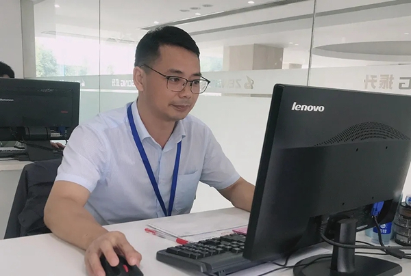 振升优秀员工：真诚感动客户 服务创造价值