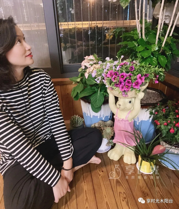 享时光花园阳台定制：阳台变成茶室，她感受到了真正的舒适