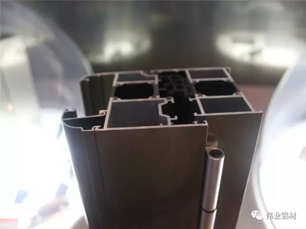 伟家业门窗：你家门窗保暖吗？