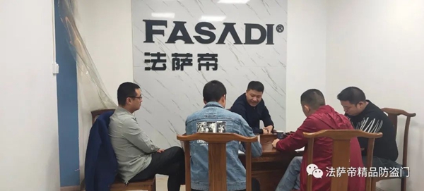法萨帝门业董事长卢杰先生携公司部门领导走访湖北恩施红星美凯龙旗舰店