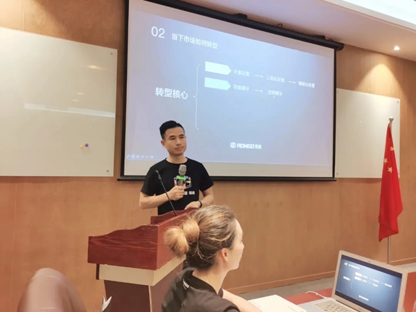 荣高门窗第二届代理商委员会战略研讨会(海口站)胜利召开 荣高门窗第二届代理商委员会战略研讨会(海口站)胜利召开