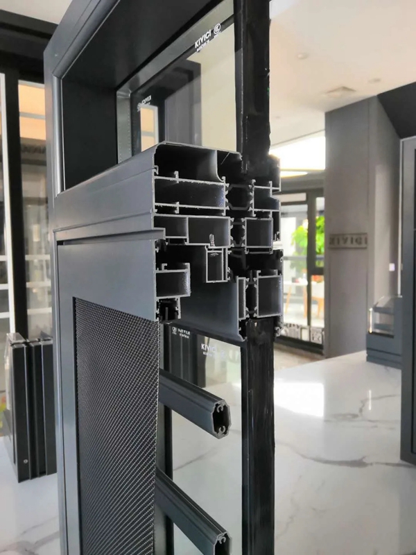 金云雀门窗:新型门窗中挺防水工艺