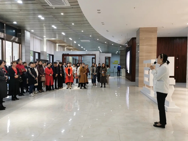 亘爱系统门窗迎接长沙县妇联系统女干部一行参观交流