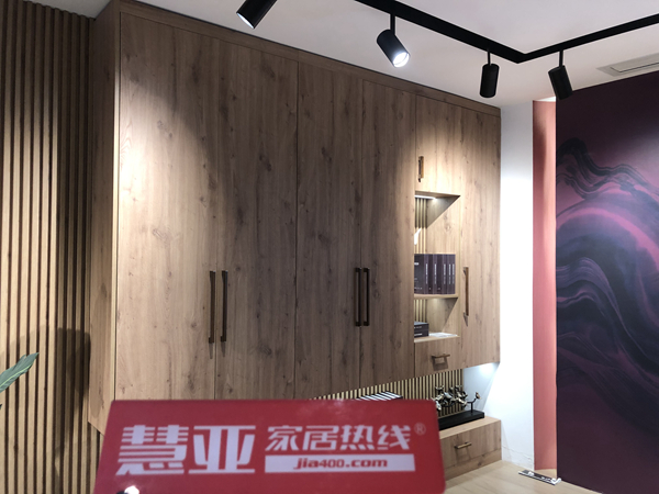 简钻全屋定制营销总监邱有成:灵活经营,服务至上