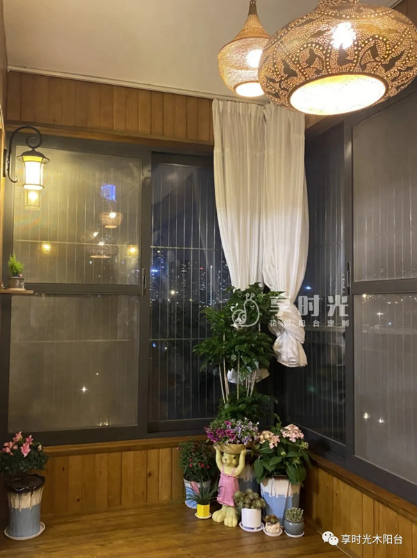 享时光花园阳台定制：阳台变成茶室，她感受到了真正的舒适
