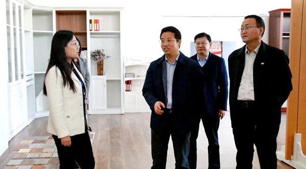 巢湖市委副书记许汉生一行莅临富煌集团调研