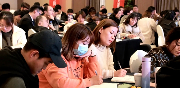 固诺家居《弯道·赛点》全案思维·色彩，设计如何出“色”。