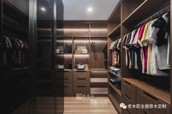 老木匠极简轻奢衣帽间，满满现代轻奢高级感！