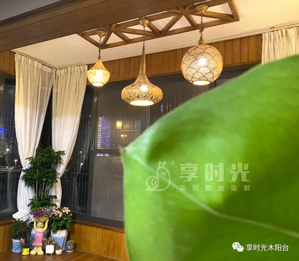 享时光花园阳台定制：阳台变成茶室，她感受到了真正的舒适