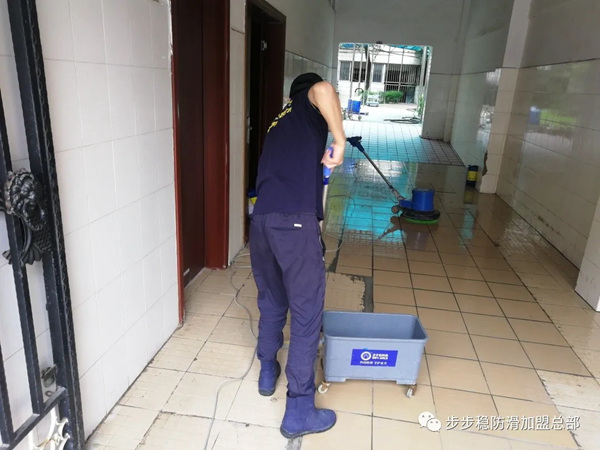 步步稳全屋防滑案例第十期——学生安全，学校有责