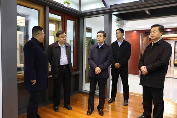 邹平市人大常委会主任闫士柱、副主任马兵前往滨鹰门窗总部调研指导