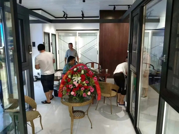 佰斯帝古蔺专卖店风光试业，为幸福生活赋能！