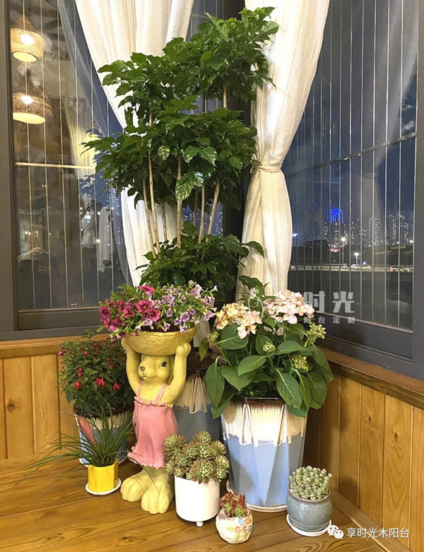 享时光花园阳台定制：阳台变成茶室，她感受到了真正的舒适