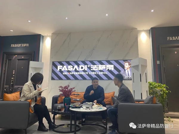 法萨帝门业董事长卢杰先生携公司部门领导走访湖北恩施红星美凯龙旗舰店