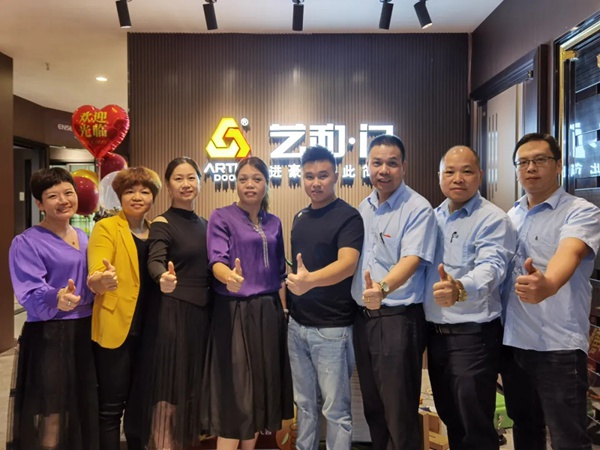 艺和高端门深圳龙岗专卖店隆重开业