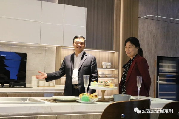 肥东县委常委、肥东经开区党工委第一书记赵庆一莅临爱就爱集团参观指导
