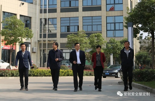 肥东县委常委、肥东经开区党工委第一书记赵庆一莅临爱就爱集团参观指导