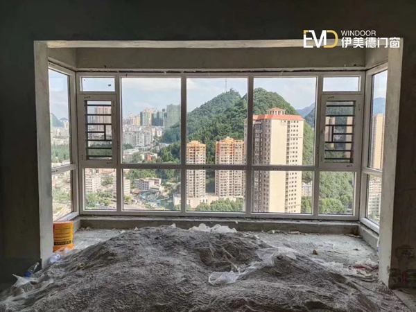 伊美德门窗|阳台敞开 防坠安全真的不容忽视! 伊美德门窗|阳台敞开 防坠安全真的不容忽视!