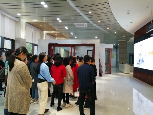 亘爱系统门窗迎接长沙县妇联系统女干部一行参观交流