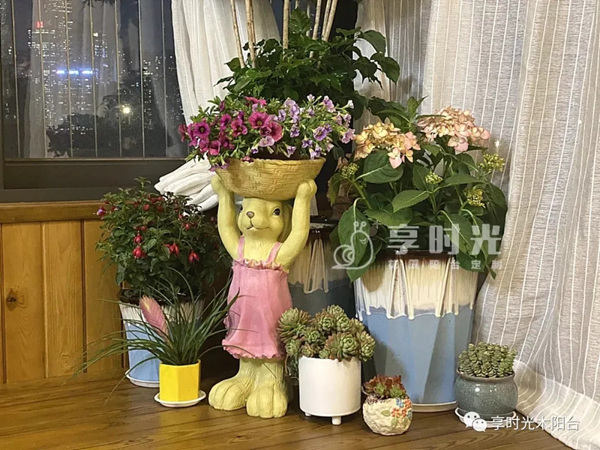 享时光花园阳台定制：阳台变成茶室，她感受到了真正的舒适