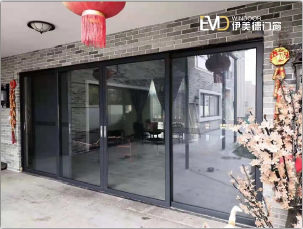 伊美德门窗：客厅与阳台的隔断这样装就对了
