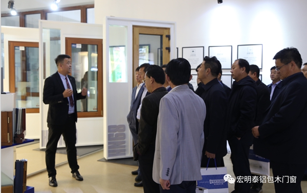“青岛市即墨区建筑业协会工作例会” 在宏明泰门窗总部隆重举行！
