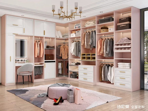 诗尼曼全屋定制:主卧带卫生间好?还是装衣帽间好?