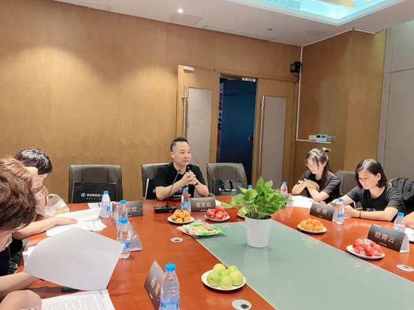 荣高门窗第二届代理商委员会战略研讨会(海口站)胜利召开 荣高门窗第二届代理商委员会战略研讨会(海口站)胜利召开