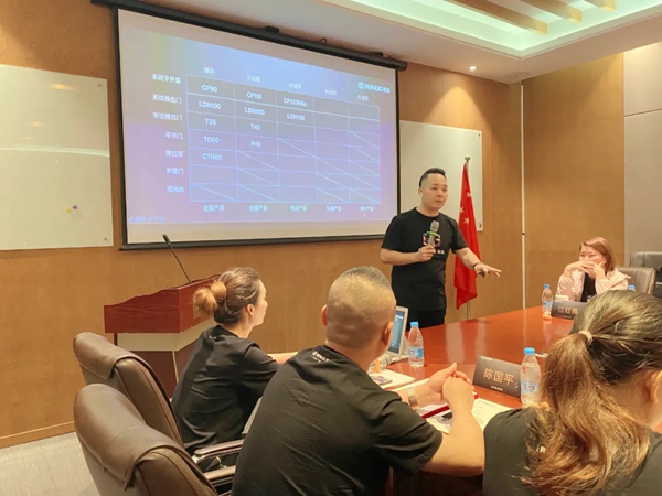 荣高门窗第二届代理商委员会战略研讨会(海口站)胜利召开 荣高门窗第二届代理商委员会战略研讨会(海口站)胜利召开