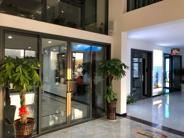 携手共进,勇闯未来:中铝九府门窗上饶旗舰店“标杆打造,业绩非凡” 携手共进,勇闯未来:中铝九府门窗上饶旗舰店“标杆打造,业绩非凡”