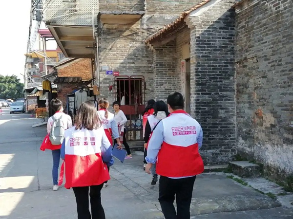 伊百丽全屋定制“梦想读书角”探访活动，传递社会正能量