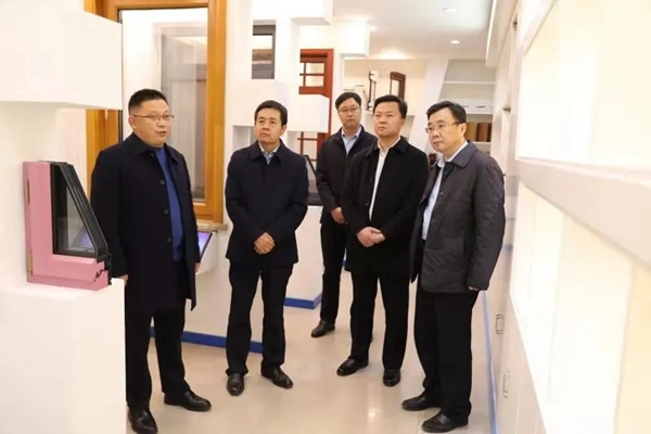 邹平市人大常委会主任闫士柱、副主任马兵前往滨鹰门窗总部调研指导