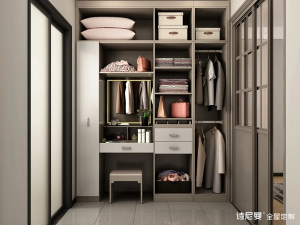 诗尼曼全屋定制:主卧带卫生间好?还是装衣帽间好?