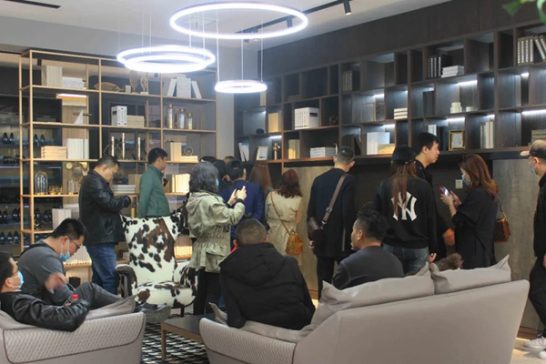 百V全屋定制:重庆唐卡装饰集团到访参观考察