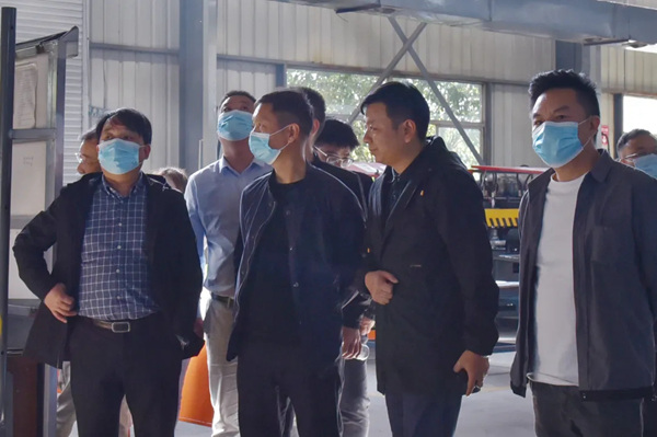 建材行业精益专家莅临TAOTAO安全门参观考察