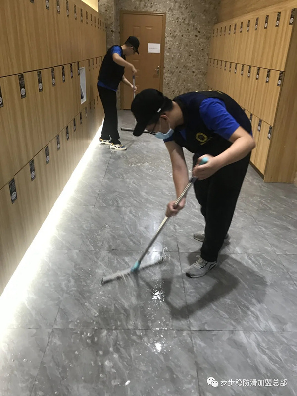步步稳全屋防滑案例第十一期——佛山西站希尔顿欢朋酒店地面防滑 步步稳全屋防滑案例第十一期——佛山西站希尔顿欢朋酒店地面防滑